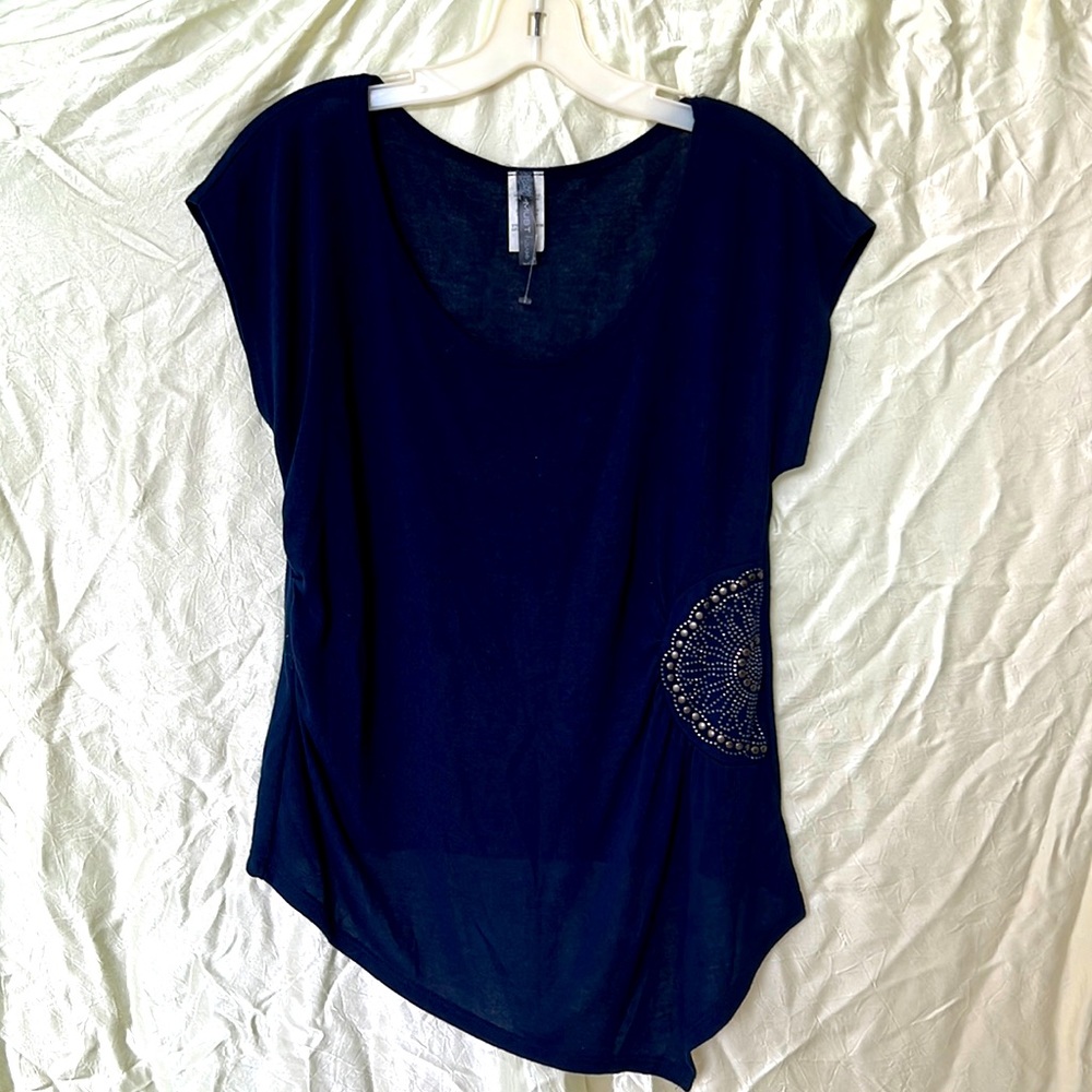 Asymmetric in the front, casual  T-shirt